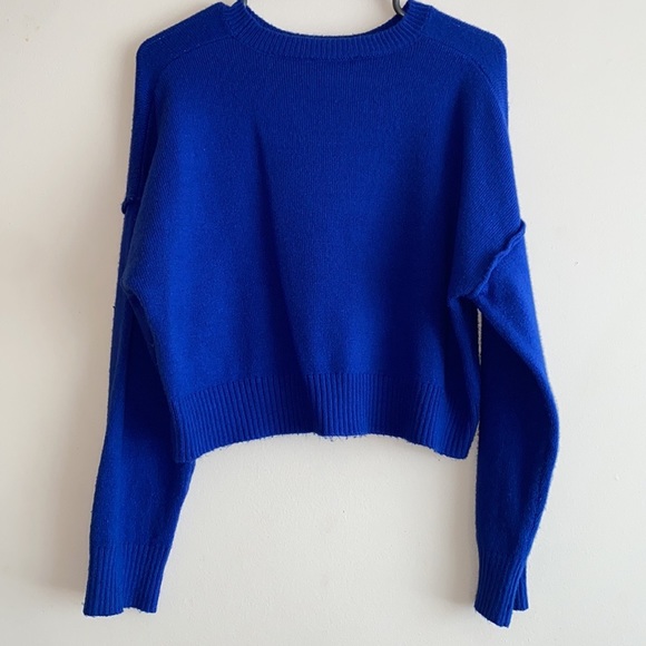 Forever 21 Blue Crewneck Sweater Size Medium - Picture 2 of 5